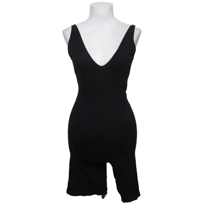 Byxdress (Svart) från Kay/Day