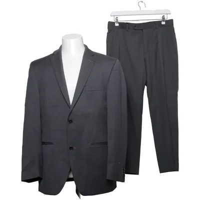 Costume (Gris) de Roy Robson Laine