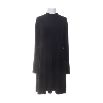 Robe (Noir) de Manda Élasthane, Modal