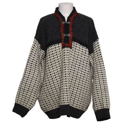 Lusekofta (Grå, Vit, Röd) från Skjaeveland