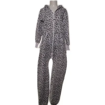 Mjukisdräkt (vinter y2k cybery2k cottagecore girly gullig elegant stockholmsstil opium aesthetic emo alternativ alt rave 2000s 90s baby phat miss me true religion juicy couture victorias secret gorpcore rhinestones designer retro jul nyår one piece) från The One Jumpsuit
