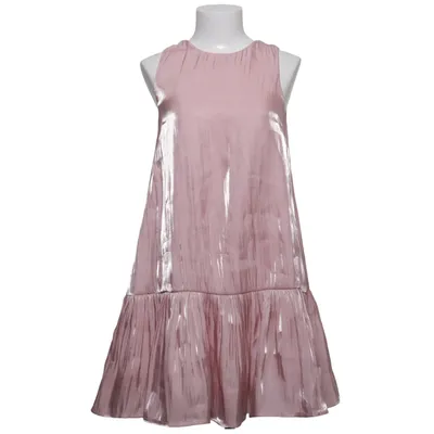 Klänning (VOLUME FLOUNCE DRESS) från NLY Eve Polyester