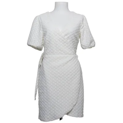 Robe portefeuille (Zigzag Crochet Wrap Dress) de Melting Stockholm Élasthane, Polyester