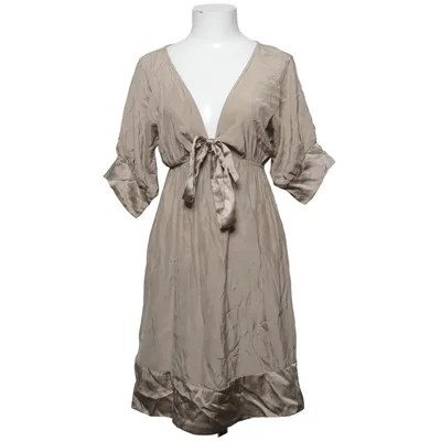 Klänning (Beige) från Queenie Silke