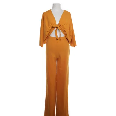 Byxdress (Gul) från PrettyLittleThing