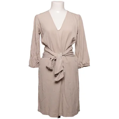 Robe portefeuille (Beige) de Greta Soie