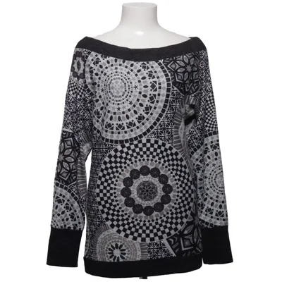 Sweater (Black, Gray, White) from Smash