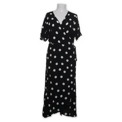 Wrap dress (Black, White) from Zizzi Viscose