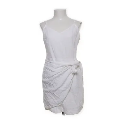 Slå-om-kjole (Hvid) fra Reserved Linned, Viscose