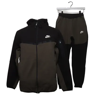 Sports kit (Black, Green) from Nike Cotton