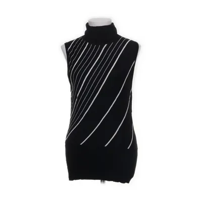 Top (Black, White) from Camera