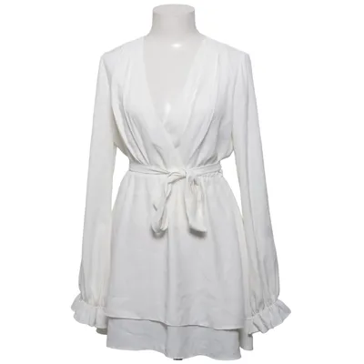 Klänning (V-Neck Tied Front Flowy Dress) från Donna Romina x NA-KD Polyester