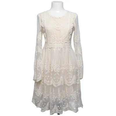 Klänning (Beige) från Chicwish