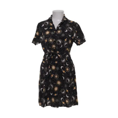 Omlottklänning (Svart, Guldfärgad, Vit, Flerfärgad) från Trendyol Viskos