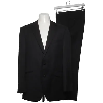 Costume (Noir) de Bäumler Laine
