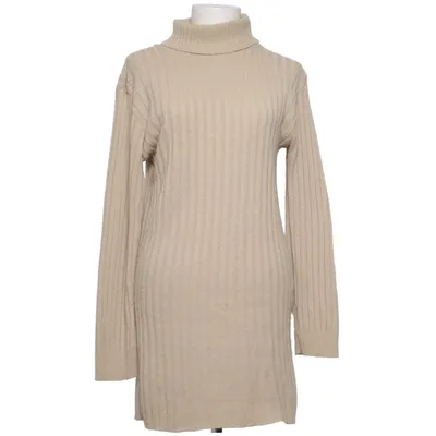 Robe à col roulé (Beige) de Parisian Acrylique