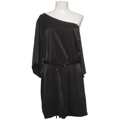 Robe (One Shoulder Tie Waist) de Hannalicious x NA-KD Polyester