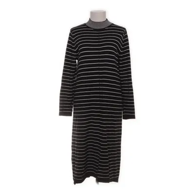 Robe à col roulé (Noir, Blanc) de Finery Modal, Polyamide, Viscose