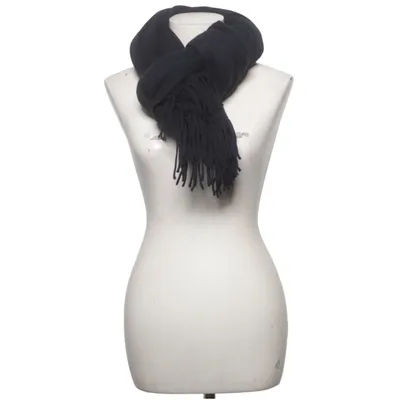 Scarf (Black) from Moss Copenhagen Wool