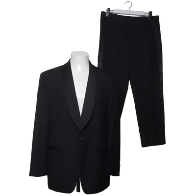 Tuxedo (Black) from Turo