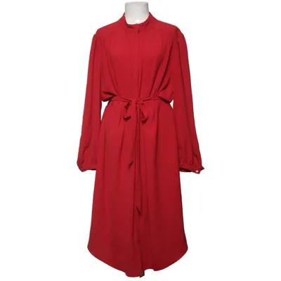Robe (Rouge) de Mat. Polyester