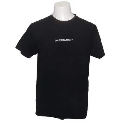 T-shirt (Black) from On Vacation Cotton