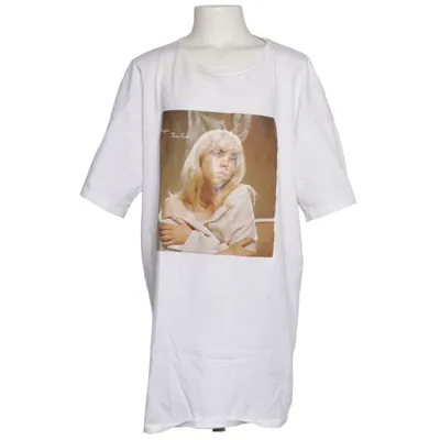 T-shirt (White) from Billie Eilish Cotton