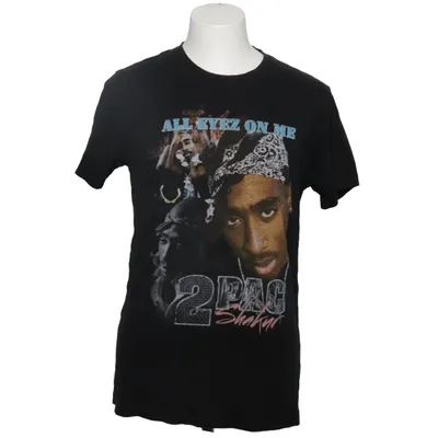 T-shirt (All Eyez On Me) från Mister Tee Bomull