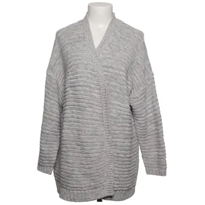 Cardigan (Gris, Blanc) de Janina Acrylique
