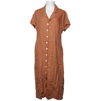 Robe chemise (Marron) de Quince Lin