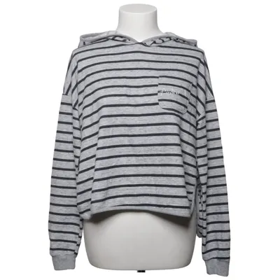 Huvtröja (Grå, Svart) från Bershka_BSKGIRL