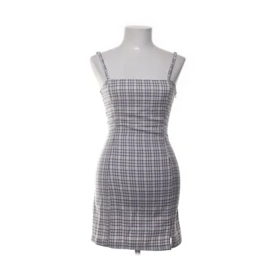 Robe (Violet, Blanc, Noir) de Pull & Bear Viscose