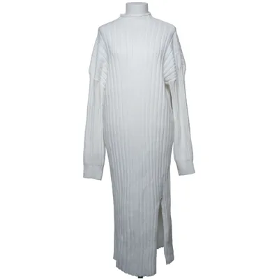 Robe à col roulé (Blanc) de Lama