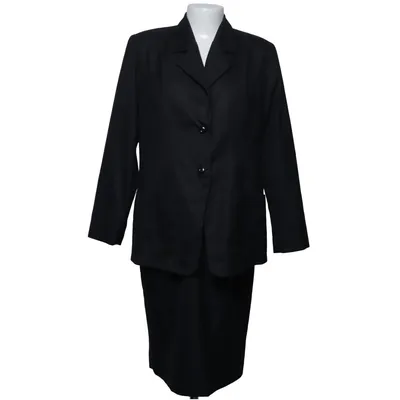 Set (Black) from Yorn Boutique