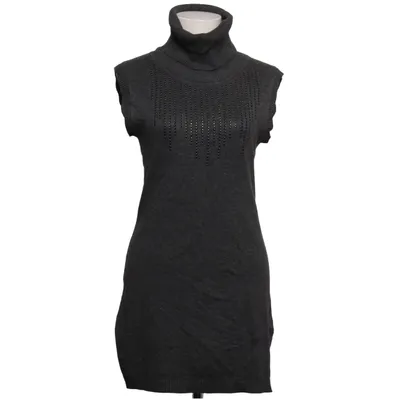 Robe à col roulé (Gris) de Designers