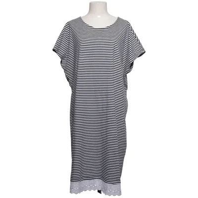 Robe (Noir, Blanc) de Essentials