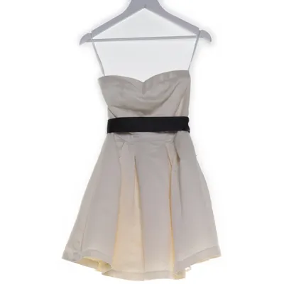 Cocktailklänning (Vit, Svart) från Charlotte Russe