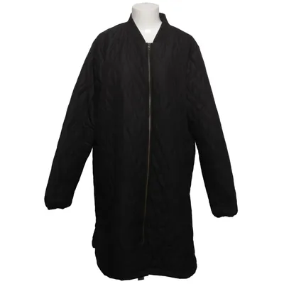 Vinterkappa (Svart) från Cha Cha Polyester