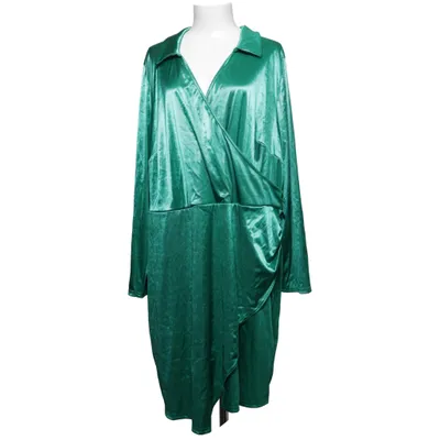 Robe portefeuille (Vert) de Simply Be Polyester