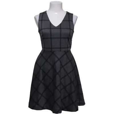 Klänning (Grå, Svart) från Banana Republic