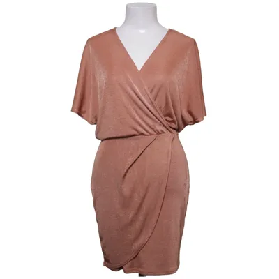 Slå-om-kjole (Blouson Wrap Skirt Dress) fra NLY One Elastan, Polyester
