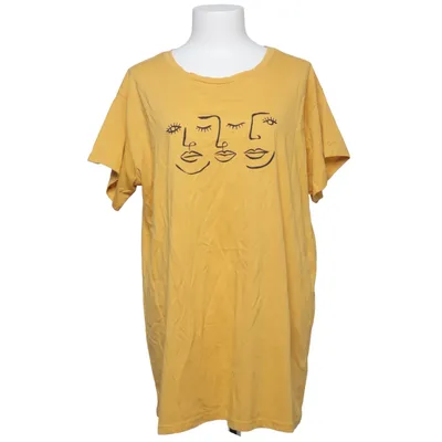 T-shirt (Gul) från New Look Curves Bomull