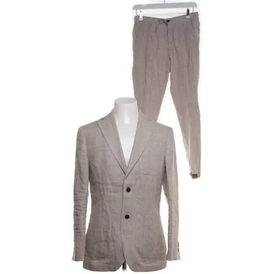 Costume (Beige) de Riley Lin, Polyester