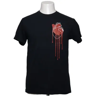 T-shirt (Bleeding Heart) fra Threadless