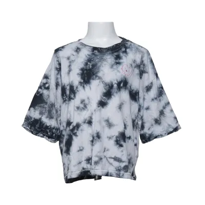 T-shirt (Black, White) from Wow Cotton