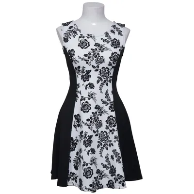 Kleid (Schwarz, Weiß) von Sparkz Elasthan, Polyester