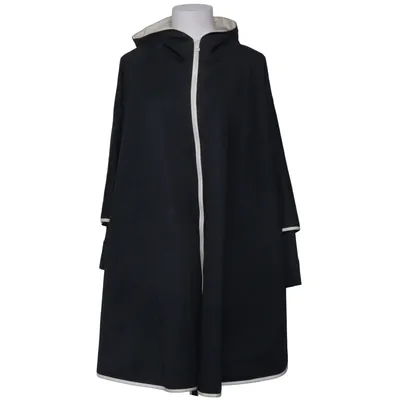 Cape (Sort, Hvid) fra Herluf Design