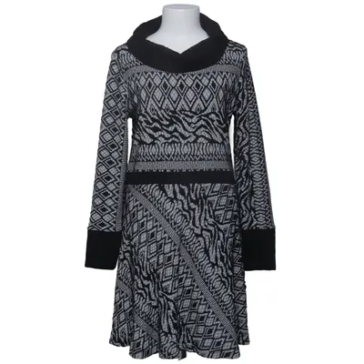 Kjole (Sort, Hvid) fra Ariana Akryl, Elastan, Polyamid, Polyester, Viscose