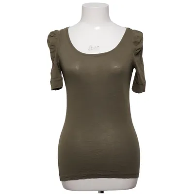 Top (ExampleModel) from De. Corp