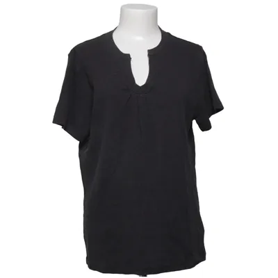 T-shirt (line collection, t-shirt, black t-shirt, basic tee, casual top, everyday shirt, short sleeve shirt, loose fit t-shirt, relaxed fit, oversized t-shirt, size xxl minimalist t-shirt, plain tee, essential clothing, wardrobe staple, soft fabric shirt, breathable top, simple fashion, clean aesthetic, neutral outfit streetwear basic, urban style, casual wear, daily outfit, comfy clothing, unisex style, laid back look, effortless style y2k t-shirt, y2k fashion, y2k aesthetic, tiktok fashion, tiktok outfit, trending style, viral aesthetic, core aesthetic, clean girl aesthetic, soft aesthetic) from Line Collection Cotton